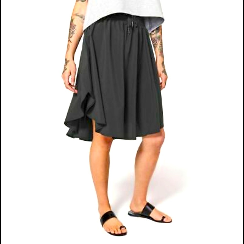 Lululemon everyday skirt super comfy good used condition size 6